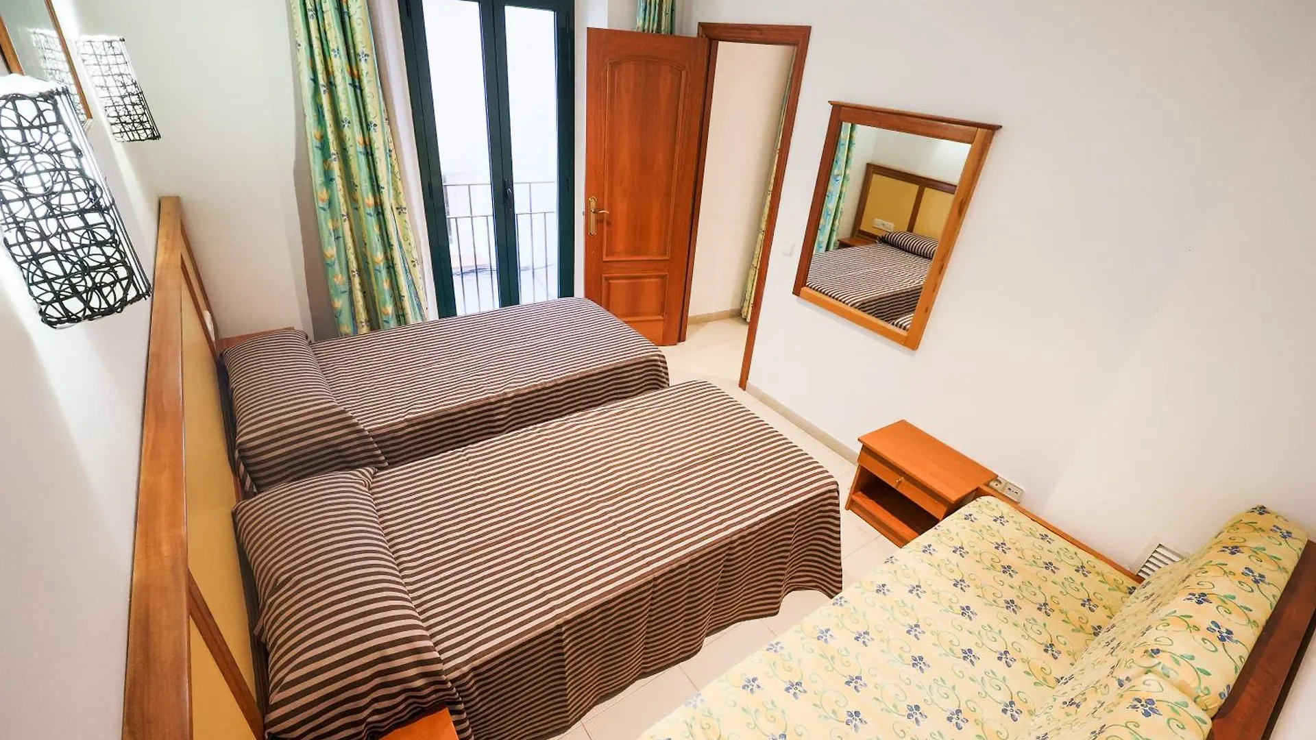 Apartamentos Royal Льорет-де-Мар 0*,  Испания