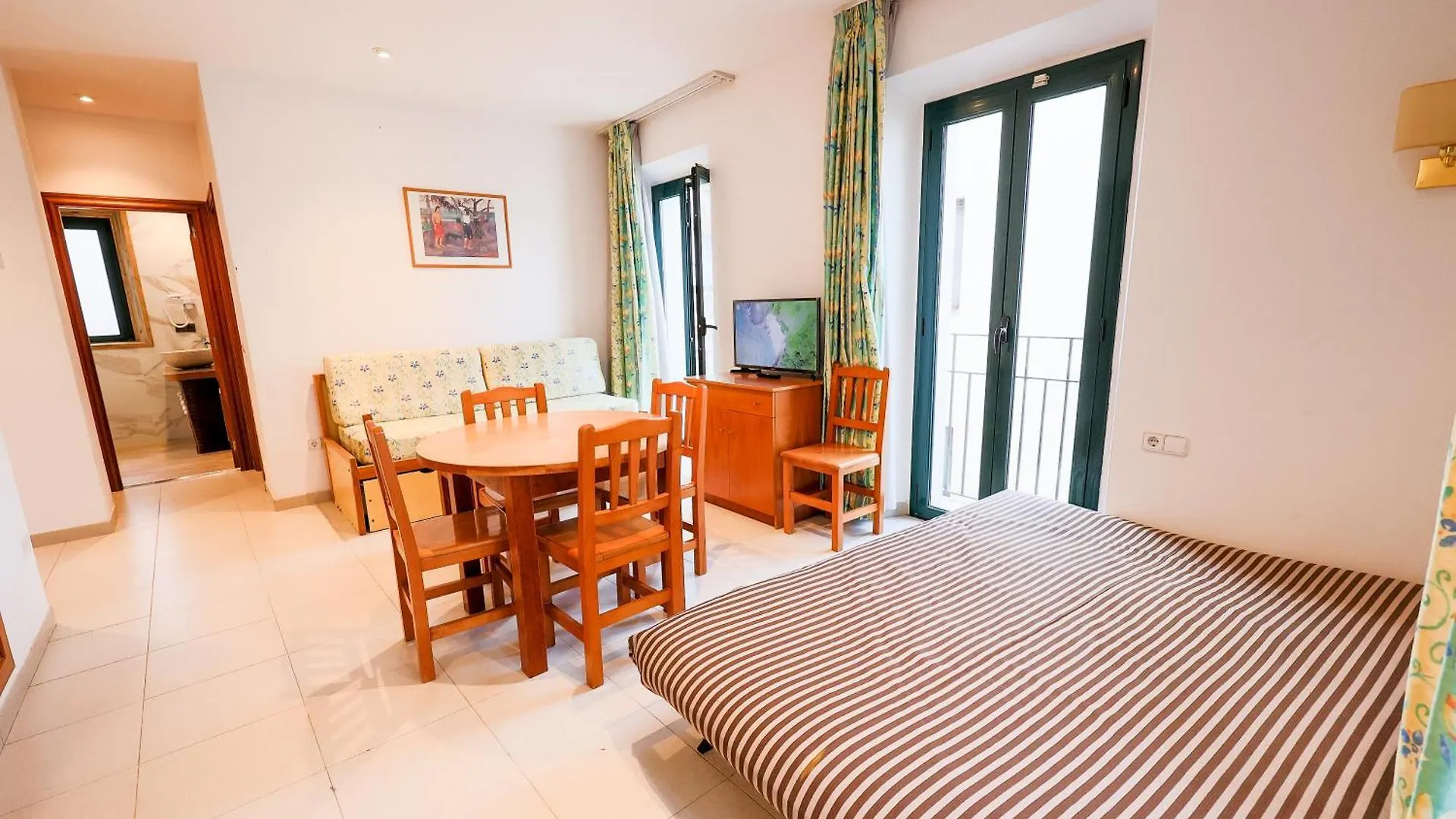 Apartamentos Royal Льорет-де-Мар