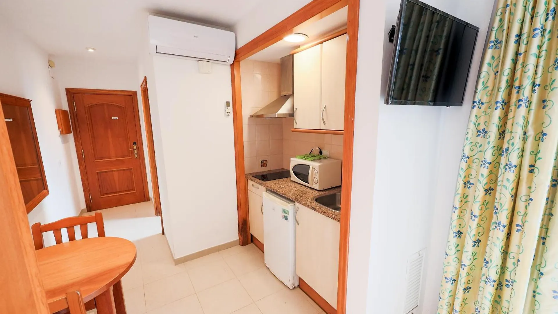 Apartment Apartamentos Royal Lloret de Mar Spain